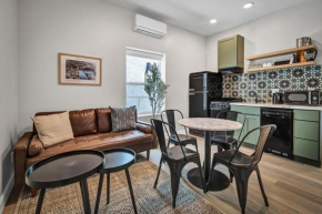 Two Bedroom - King in Master Heart of Downtown Vista